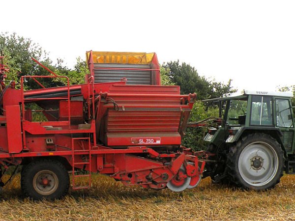 Schlepper bei der Ernte